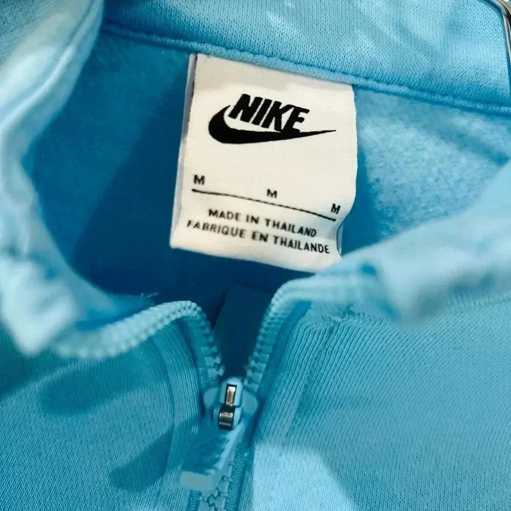 Nike sportswear club
